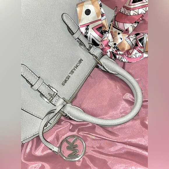 Michael Kors Ciara Medium Messenger Bag - Wallet Set with Michael Kors Dust Bag - Picture 3 of 15